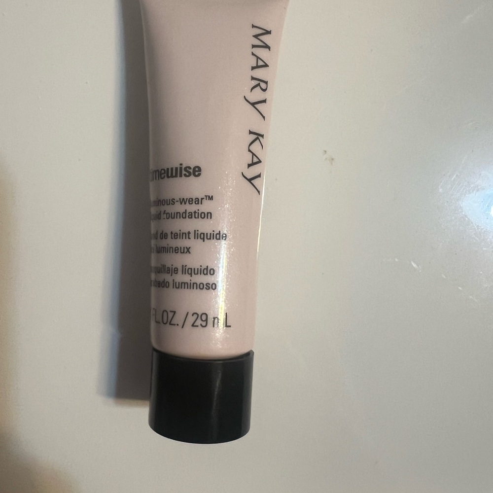 Mary Kay Timewise Luminous-Wear Foundation - Light Beige